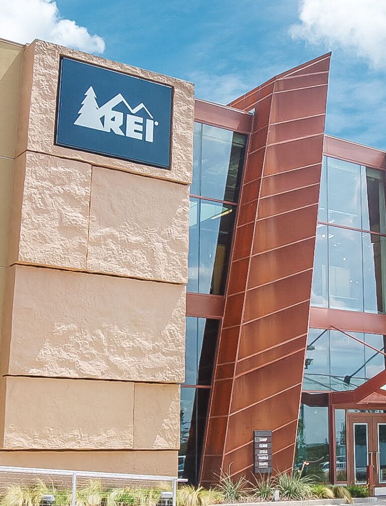 REI